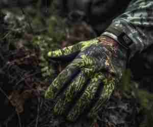 A hunting gloves with a mimicry camouflage design 